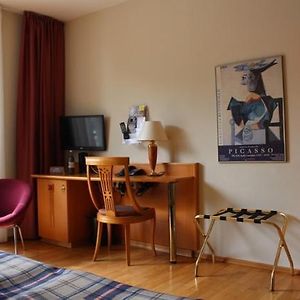 Zimmer mit zwei Einzelbetten